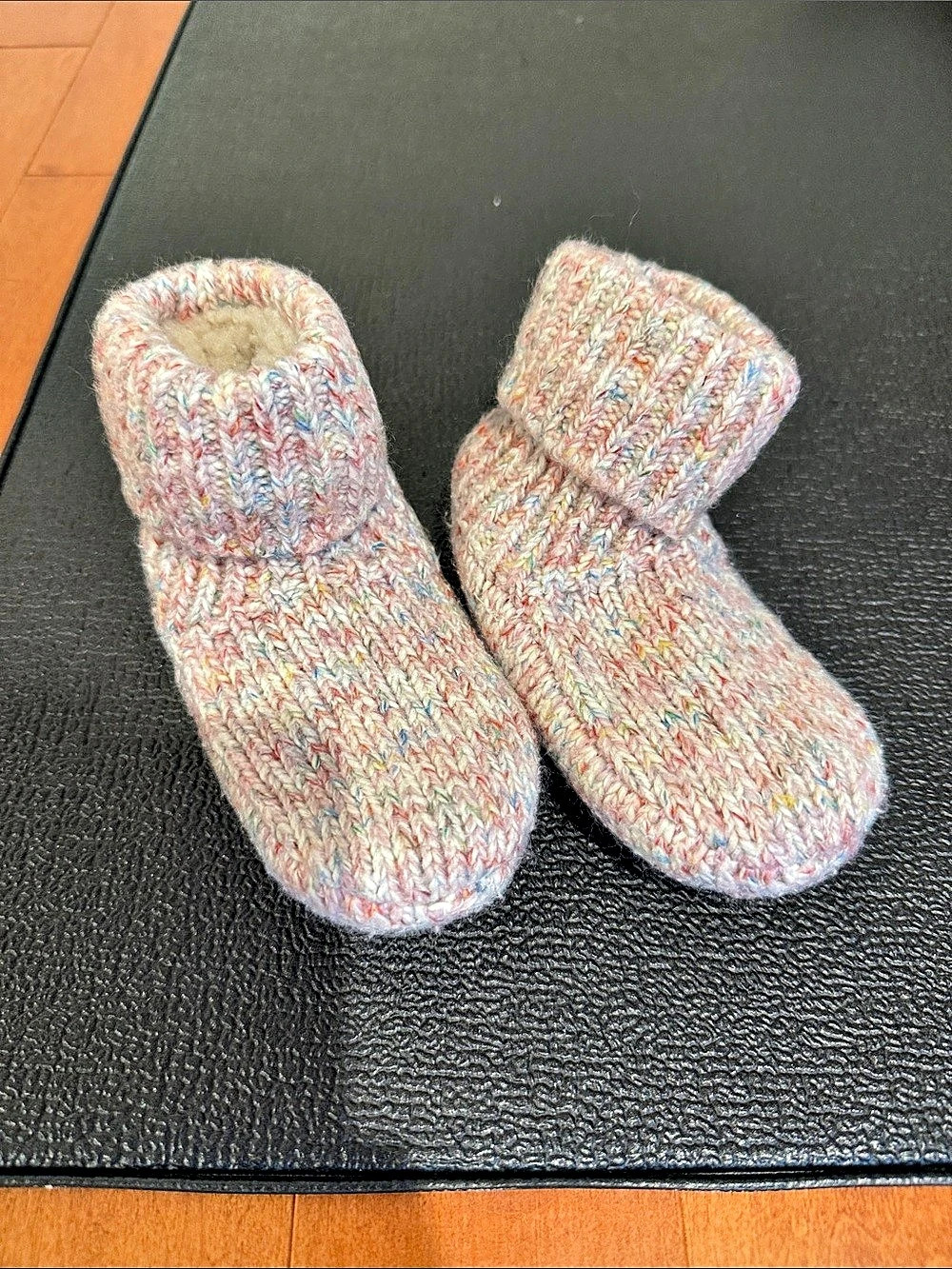 BOMBAS Kids Knit Slippers in Pink Multicolor Like New